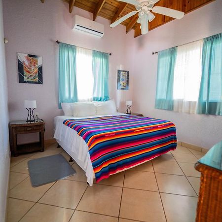 Seaside Inn Roatan ウェスト・ベイ エクステリア 写真