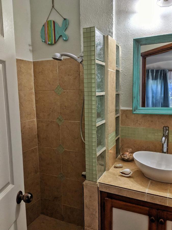 Seaside Inn Roatan ウェスト・ベイ エクステリア 写真
