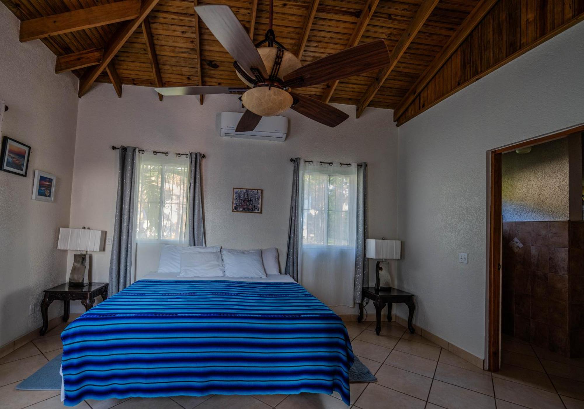 Seaside Inn Roatan ウェスト・ベイ エクステリア 写真