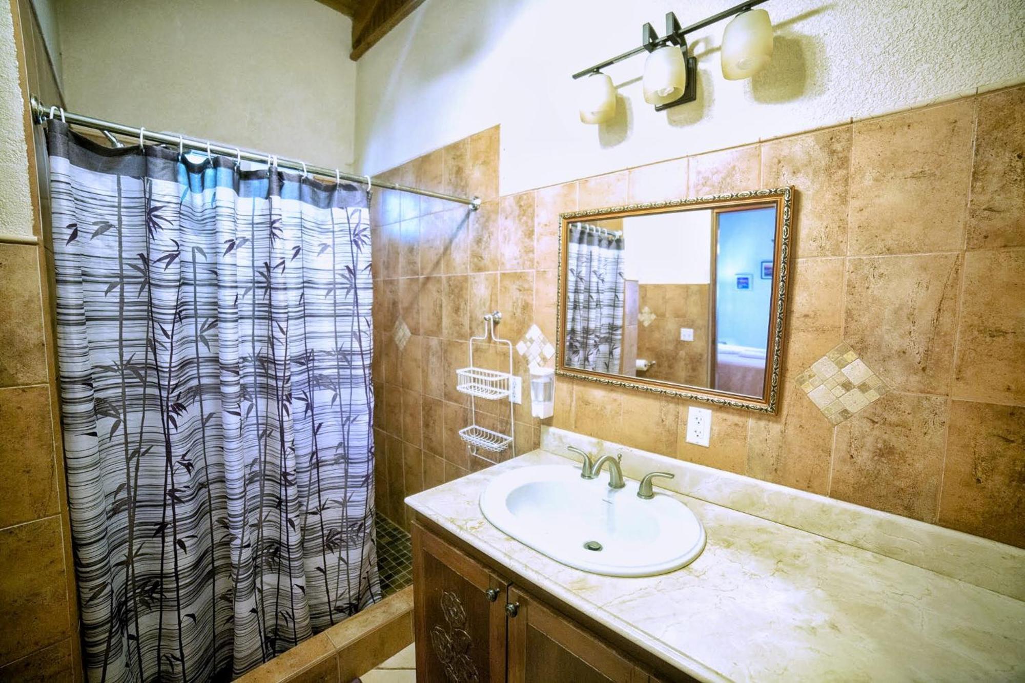 Seaside Inn Roatan ウェスト・ベイ エクステリア 写真
